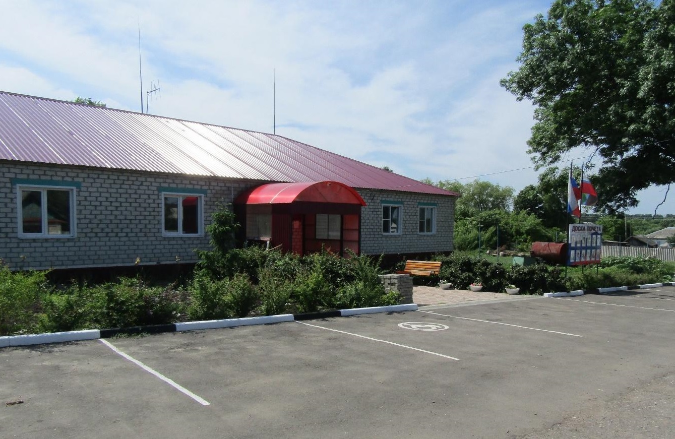 Здание администрации Коломыцевского сельского поселения.
